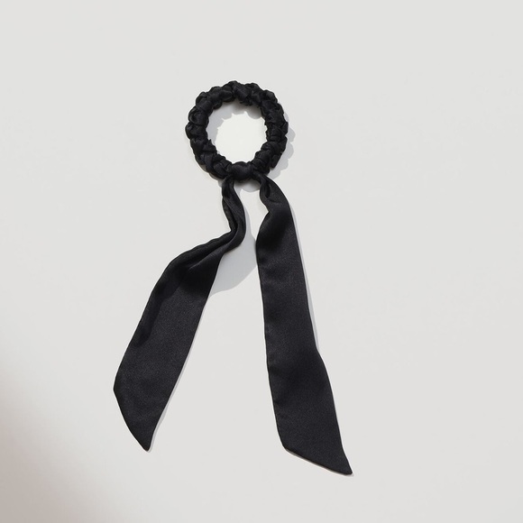 Zara Accessories - 🌹NWT. Zara Black Woven Silk Scrunchie.